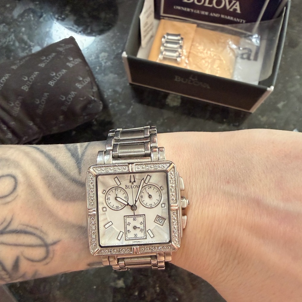 Bulova 96R000 Silver Watch - Picture 3 of 9